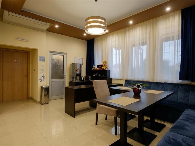 Airport Hotel Garni Belgrad Zewnętrze zdjęcie